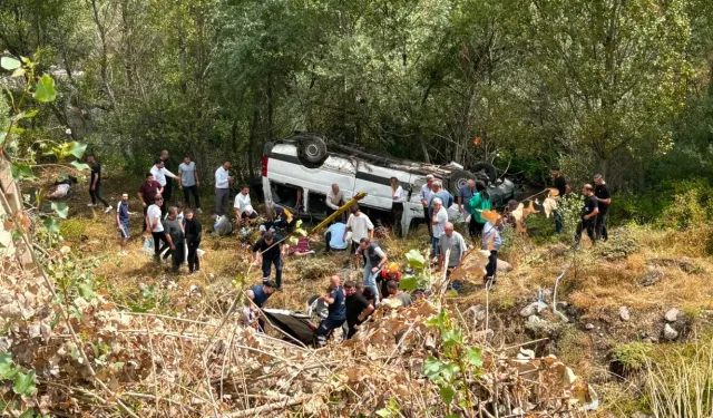Yolcu minibüsü şarampole devrildi: 4 ölü, 10 yaralı