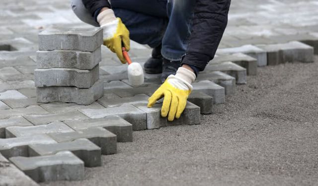 Beton parke ve bordür taşı döşenmesi tamiratı yapım işi ihale edilecektir