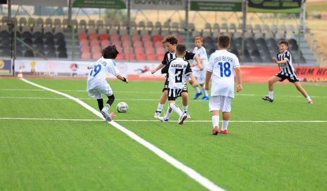 Çorum’da futbol şöleni: 400 sporcunun katıldığı Hitit Cup başladı