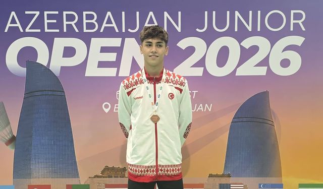 Badmintoncu Eyüp Koçak Azerbaycan’da üçüncü oldu
