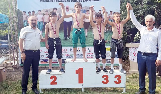 İkiz pehlivanlar Amasya’yı salladı