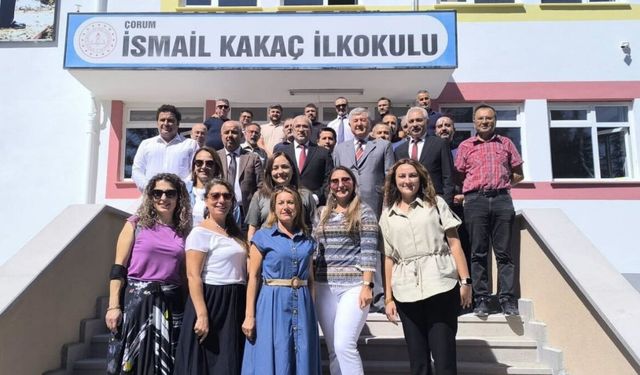 Çağlar, yenilenen İsmail Kakaç İlkokulu’nda öğretmenlerle buluştu