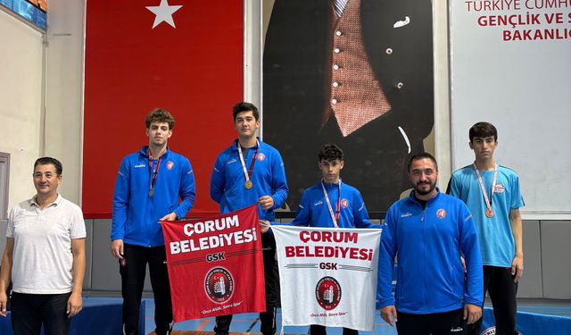 Masa tenisinde Mustafa Efe  ve Elizan Başar şampiyon!