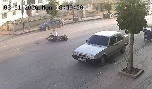 Çarpıştılar, metrelerce sürüklendiler! Kaza anı kamerada