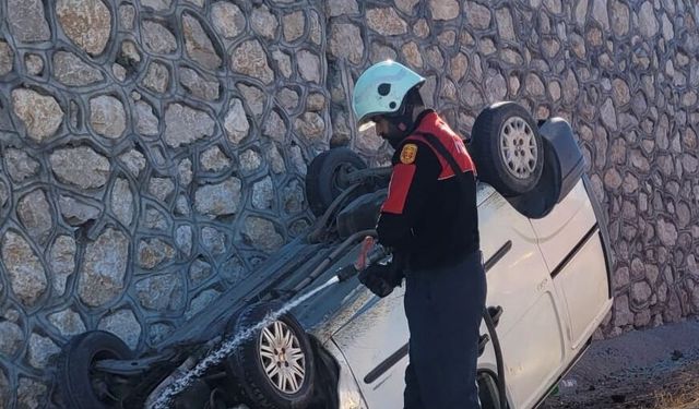 Takla atan araçta 4'ü çocuk 6 kişi yaralandı
