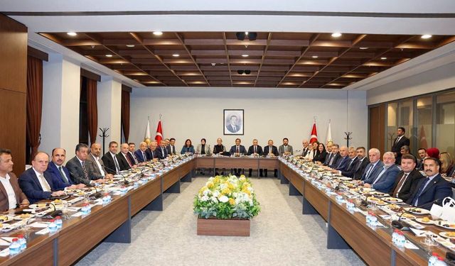 Aşgın, partisinin başkanlar zirvesinde