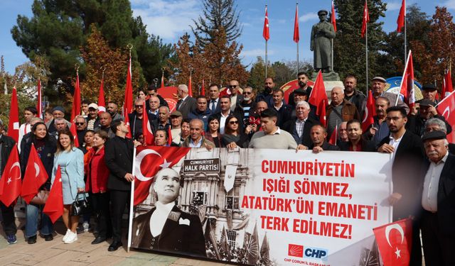 CHP’den Anıt’a çelenk