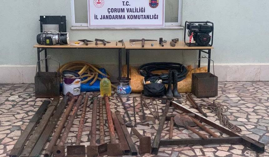 Kaçak kazı yapan beş kişiye suçüstü
