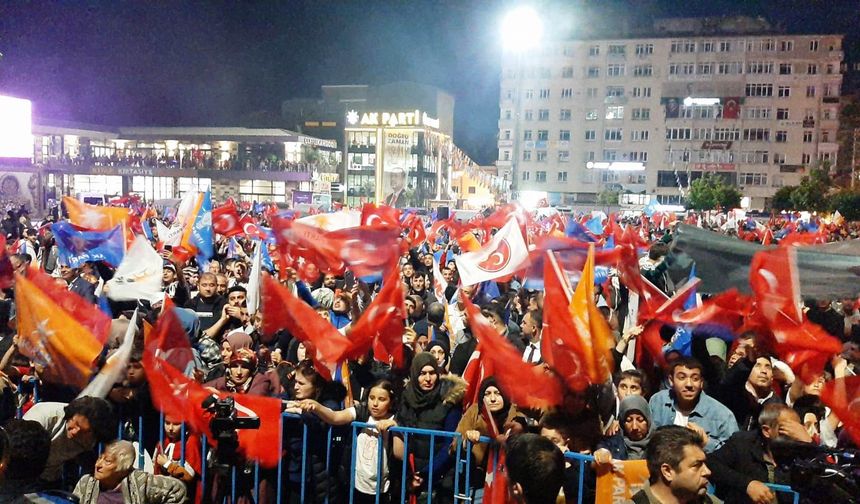 Cumhurbaşkanı Erdoğan'ın seçim başarısı kutlanıyor