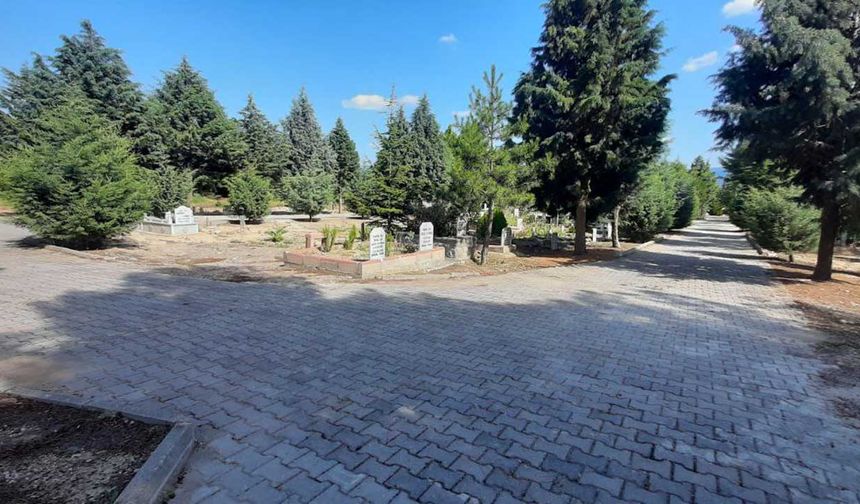 Dodurga'da mezarlıklar bayrama hazırlanıyor