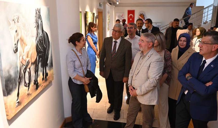 Kadın kursiyerlerin eserleri görücüye çıktı