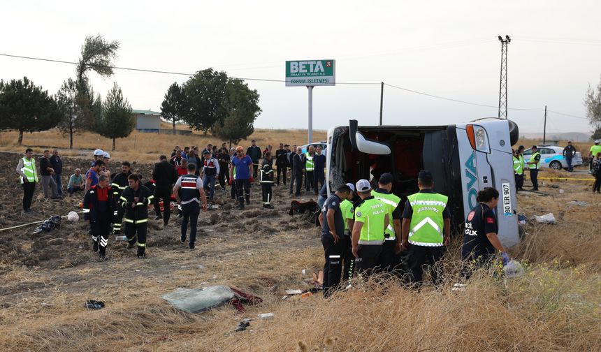 Amasya'da devrilen yolcu otobüsündeki 5 kişi öldü, 30 kişi yaralandı