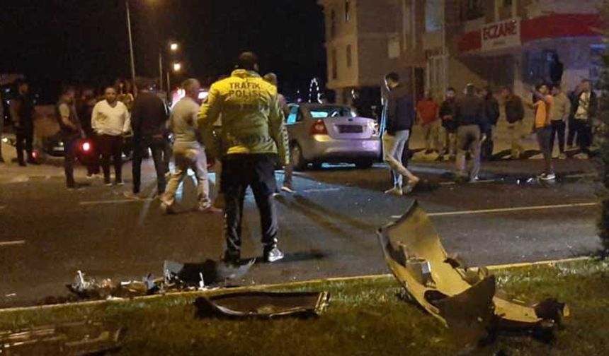 Karşı şeride geçen otomobil otobüse çarptı: 1 yaralı