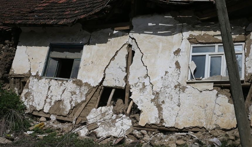 Tokat depreminde camiler ve bazı binalar hasar gördü
