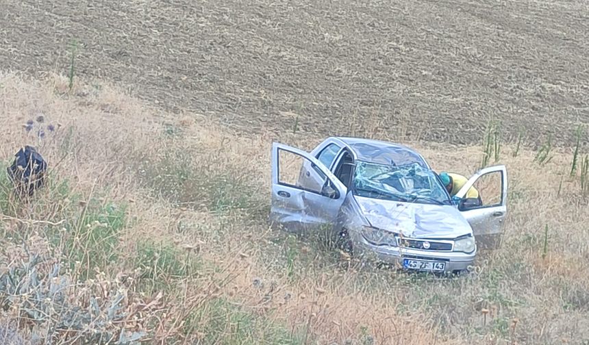 Lastiği patlayan otomobil takla attı: 4 yaralı