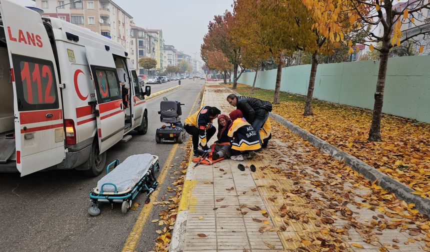 70 yaşındaki kadın scooterden düştü