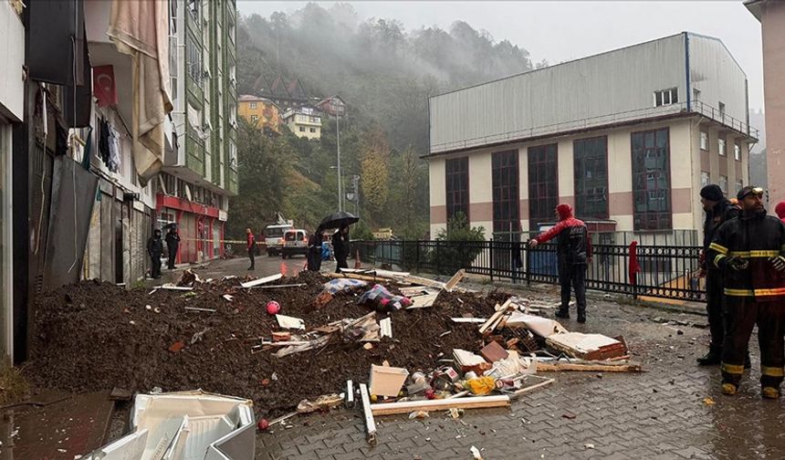 Toprak kayması sonucu 1 kişi öldü, 4 kişi yaralandı