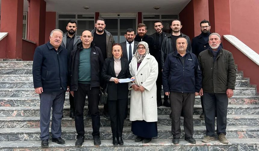 AK Parti Kargı İlçe Başkanı Av.  Gülhan Demiral mazbatasını aldı