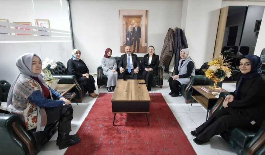İsbir’den AK Parti Kadın Kolları  Başkanı Özdağ’a ziyaret