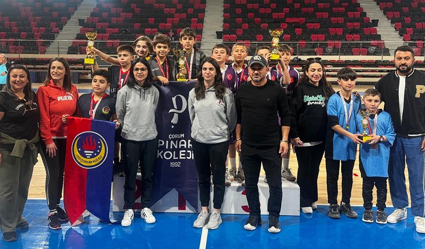 Alaca ve Özel Pınar’ın küçük raketleri şampiyon