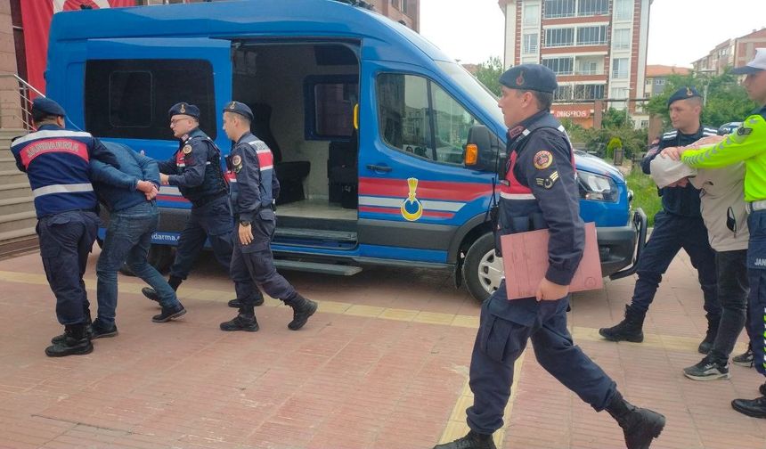 Piyasaya sürecekleri sentetik ecza haplarla yakalanan 2 şahıs tutuklandı