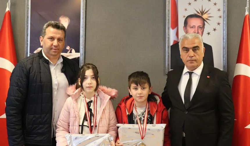 Kitap kurtlarına ödül