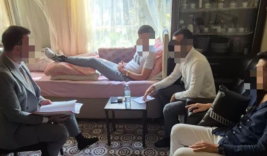 Saldırıda yaralanan genç mahkemeye gidemedi, evde mahkeme kuruldu