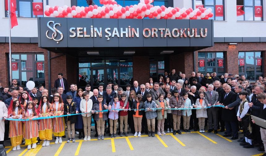Selin Şahin Ortaokulu’nu  Bakan Tekin açtı