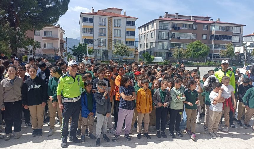 Kargı'da öğrencilere trafik eğitimi verildi