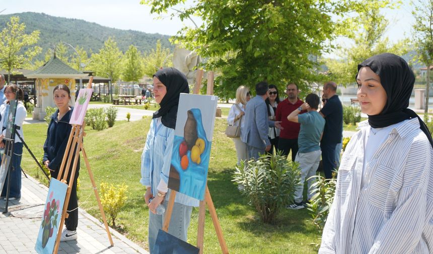 Osmancık'ta yıl sonu görsel  sanatlar sergisi açıldı