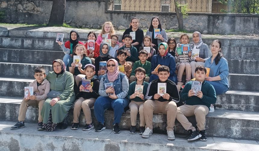 Kargı'da öğrenci ve veliler  açık havada kitap okudu