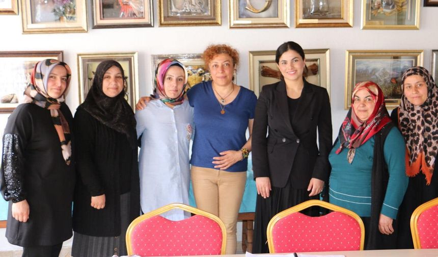 Boğazkale’deki kadınlara  Rölyef Kağıt Sanatı eğitimi