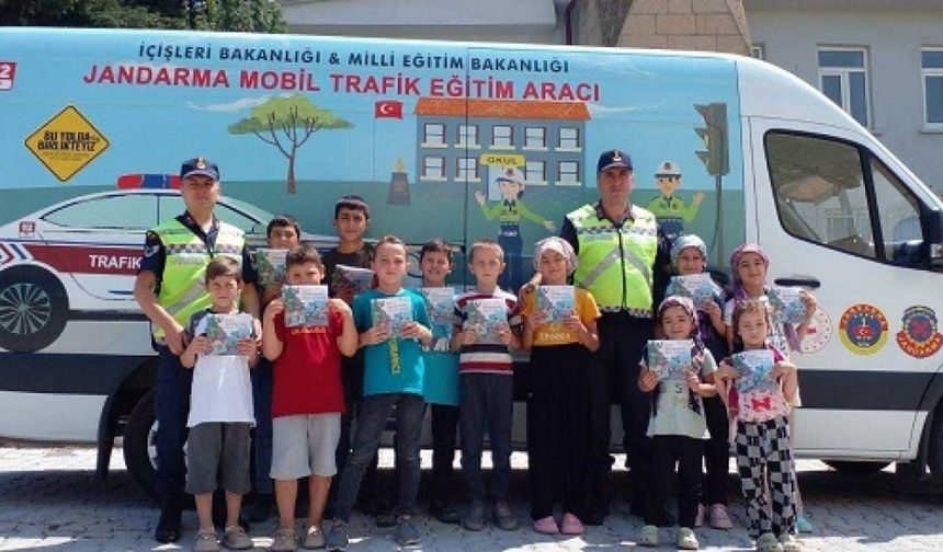 Kargı'da Jandarma timi  öğrencilerine eğitim verdi