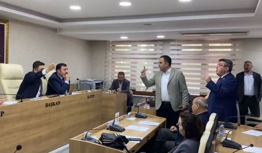 Temur CHP’li üyelere söz  vermedi, tartışma çıktı