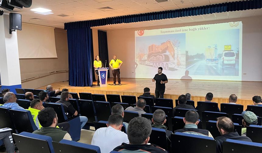 Belediye personeline yol güvenliği eğitimi