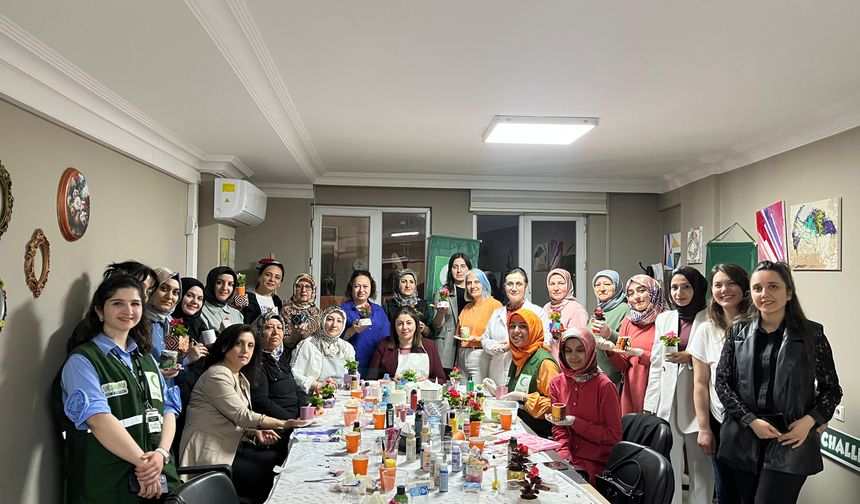 Çorum Yeşilay’dan kadınlara yönelik taş tozu saksı yapım atölyesi