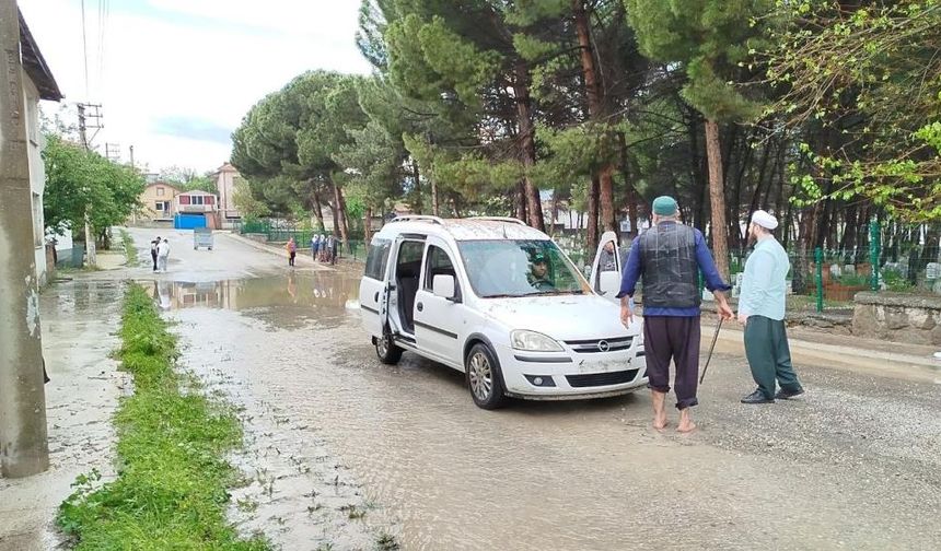 Fındık büyüklüğünde yağan dolu trafik kazasını beraberinde getirdi: 1 yaralı
