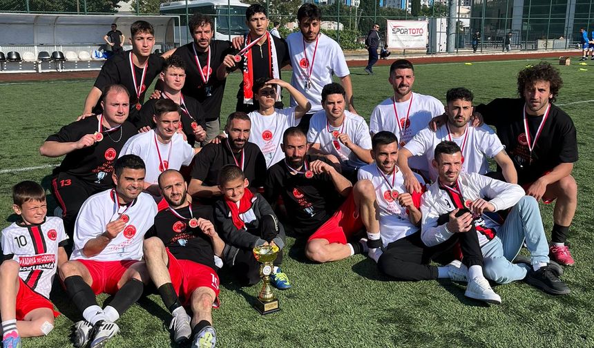 Çorumlu Ferdi Güler’in Başkanı olduğu Altınovagücü, Tekirdağ’da şampiyon