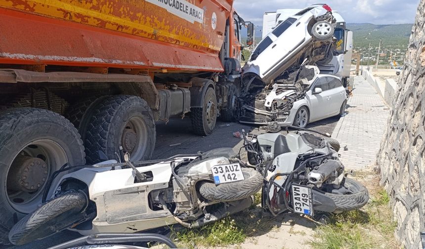 Yoldan çıkan kamyon  önüne gelen taşıtı ezdi