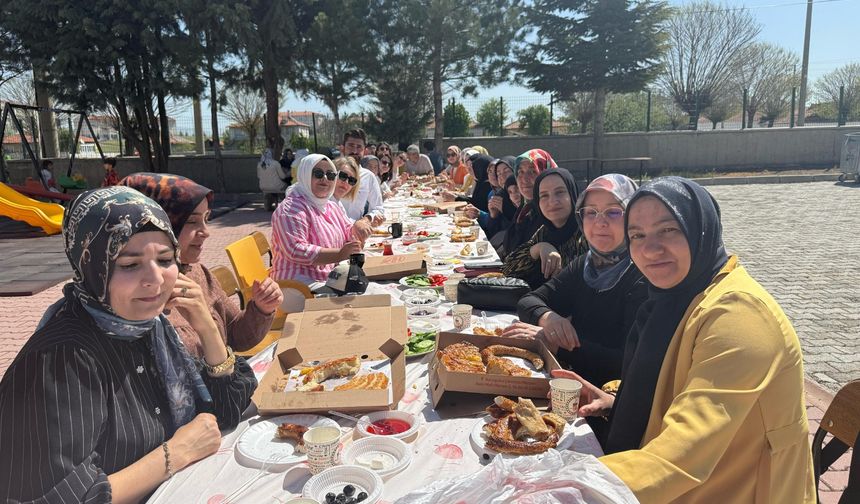 Özel çocuklardan Anneler Günü sürprizi