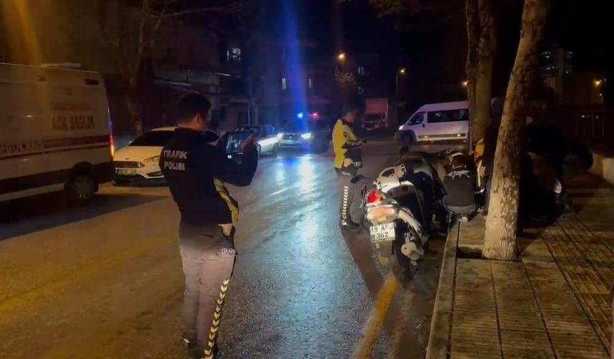Motosiklet yayaya çarptı: 2 yaralı