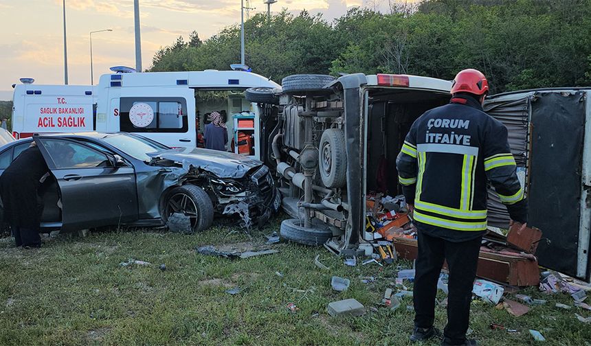 Otomobil ile minibüs çarpıştı: 4 yaralı