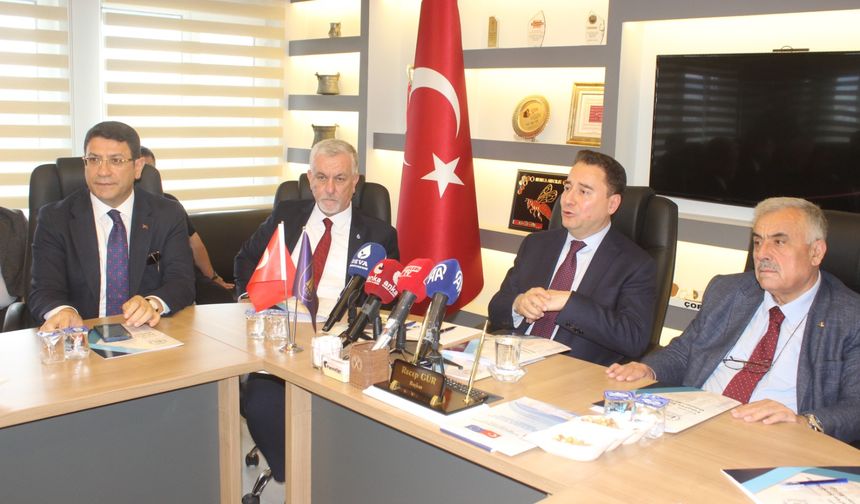 Babacan AK Parti’ye mi katılıyor? O sorunun yanıtını Çorum’da verdi