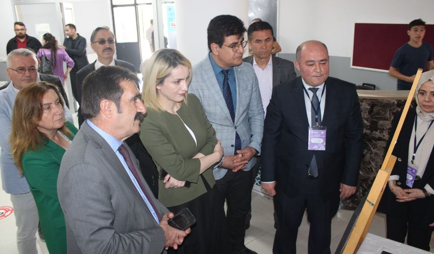 Mecitözü'nde TÜBİTAK 4006 Bilim Fuarı açıldı