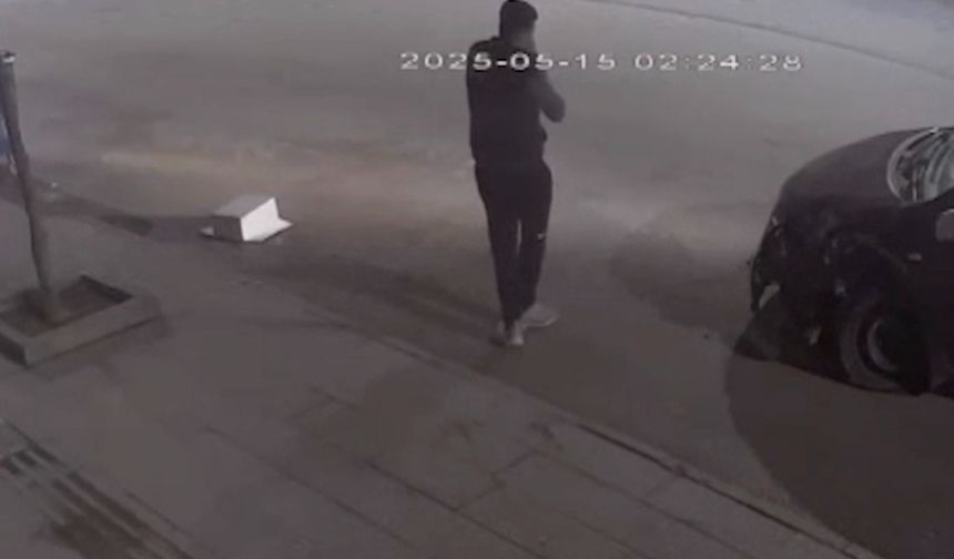 Otomobiliyle iş yerine çarptı, bir süre düşündü kaçtı! O anlar saniye saniye kaydedildi