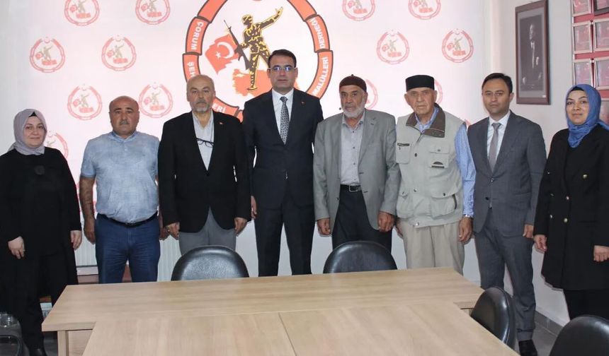 Tök: “Şehitlerimize minnet borçluyuz”