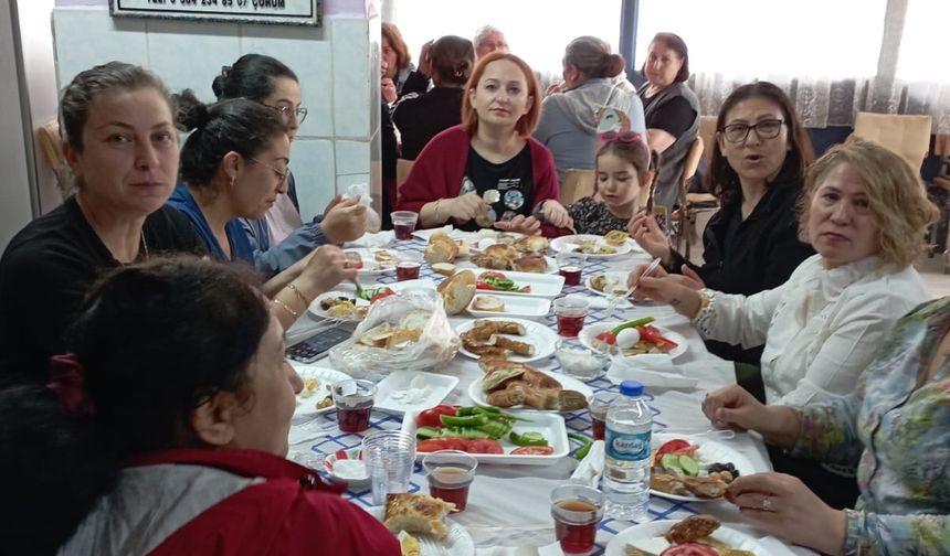 Üçköylülerden annelere kutlama