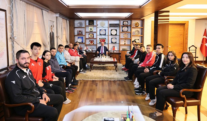 Başarılı sporculardan Vali Çalgan’a 19 Mayıs ziyareti