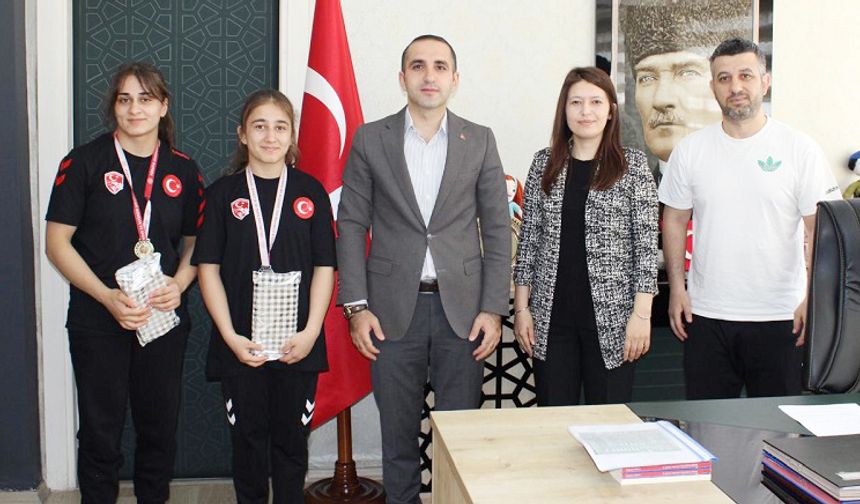Kaymakam Polat güreşçileri ağırladı