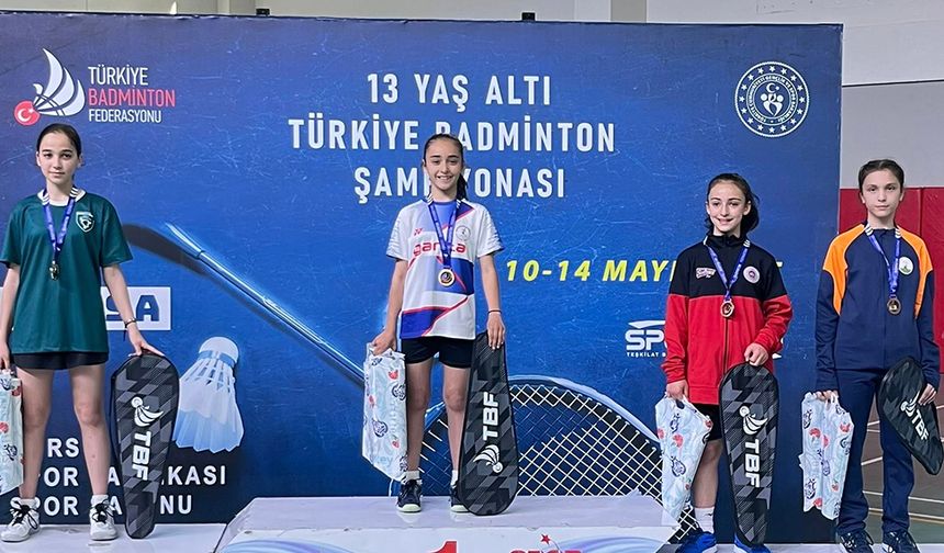 Badmintonda Osmancık fırtınası esti